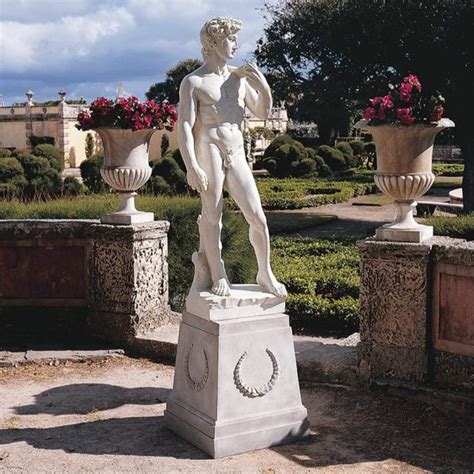 Garden Statues To Add An Artistic Touch To Your Outdoor Decor