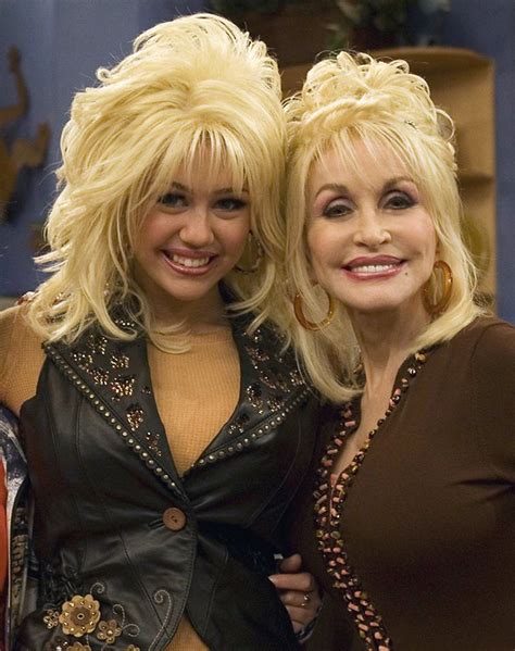 Miley Cyrus Godmother Dolly Parton Says The Singer ‘doesnt Need Her