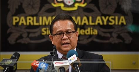Menteri perdagangan dalam negeri dan hal ehwal pengguna, dato' seri alexander nanta linggi berkata, disiasat dijalankan di bawah perenggan 8, perintah perihal dagangan (perakuan dan penandaan halal) 2011 dan seksyen 5 akta perihal dagangan 2011. Kes Kartel Daging Import Haram: KPDNHEP Sedang Siasat - Nanta