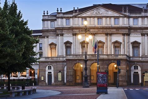 Milan Guided Tour To The Museum And Theater La Scala