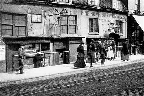 A Birmingham Street In The 19th Centuryderitend Birmingham Pubs