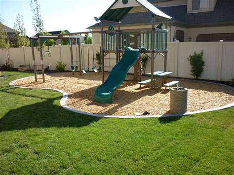 Awesome Small Backyard Playground Landscaping Ideas 17 Crowdecor