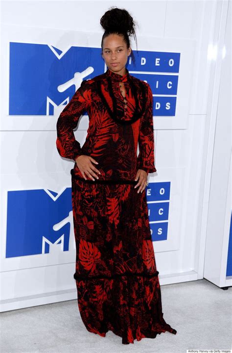 Alicia Keys Is Keeping True To Her Nomakeup Pledge At The 2016 Mtv Vmas Huffpost Canada Style