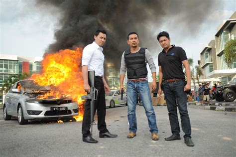 Tells a story about a group of special unit force led by roslan, who has been trying to bring down a robbery gang led by a guy named asyraff. Di Sebalik Kehebatan 'KL Special Force' Terselit Rencah ...