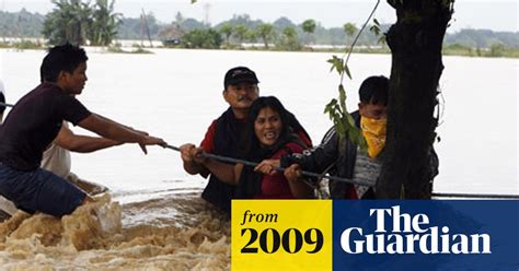 philippines landslides kill 160 after fresh floods philippines the guardian