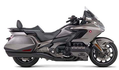 Avec un moteur entièrement revu pour perpétrer la dignité de cette dynastie. Honda GL 1800 Gold Wing - Honda GL1800 Goldwing - Moto ...