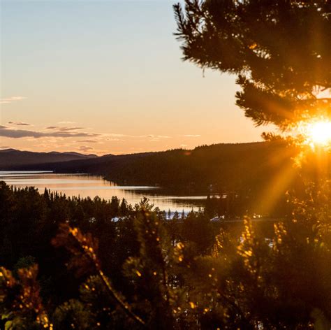 What Is The Midnight Sun? An Arctic Circle Phenomenon - Umgås