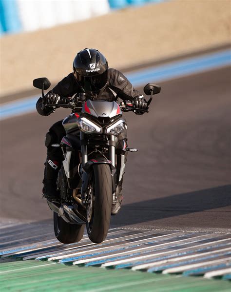 For the front suspension, the triumph speed triple 1200 rs features ohlins 43 mm nix30 upside down forks with adjustable preload, rebound and triumph motorcycles has launched the all new triumph speed triple 1200 rs in india while the price of the bike is yet to be officially confirmed. 2020 TRIUMPH STREET TRIPLE RS - PRICE, SPECS, COLORS ...