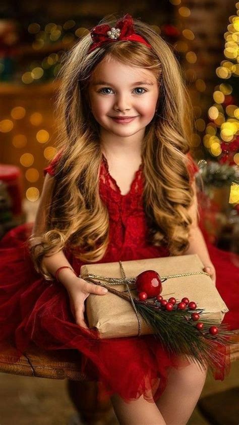 Pin By Ᏼʟʊɛ🩵Ꭱօʂɛ On Christmas Beautys Christmas Photoshoot Kids