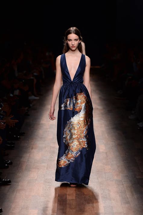 2015 (mmxv) was a common year starting on thursday of the gregorian calendar, the 2015th year of the common era (ce) and anno domini (ad) designations, the 15th year of the 3rd millennium. VALENTINO SPRING SUMMER 2015 WOMEN'S COLLECTION | The ...