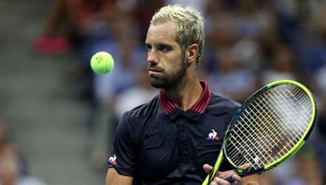 *mentions that richard gasquet is waiting for him*. Gasquet vai ser operado e não sabe quando volta