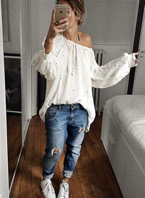 White Top With Cute Jeans Or What To Wear On Thanksgiving Evening