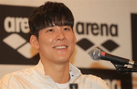 당시 최연소 아나운서로 입사해서 화제가 되기도 했으며, 14 이후 2014 브라질 월드컵 프리뷰쇼 진행을 맡게 되면서 유명세를 타기 시작했고, 사내 여러 프로그램 및 각종 행사들 진행을 맡으며 활약한 바 있다. 사랑에 빠진 마린보이 - 세계일보