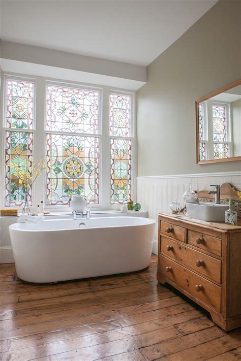 Modern stained glass bathroom window. Our Favorite Stained Glass Windows for Modern Homes ...