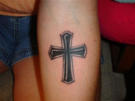 25 Cool Small Cross Tattoos Slodive