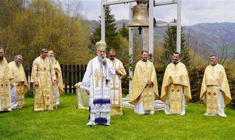 Arhiepiscopul Irineu A Binecuvântat Noul Clopot Al Mănăstirii Valea
