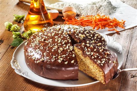 Möhrenkuchen kann so saftig und lecker sein! Schoko-Möhrenkuchen - Rezept | Möhrenkuchen, Möhren kuchen ...