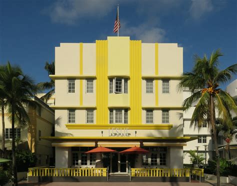 The Official Art Deco Walking Tour By The Miami Design Preservation League