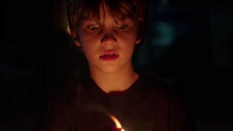 [watch] Lights Out Trailer David F Sandberg Plays On Fear Of Dark Variety