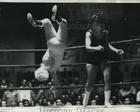 1966 Press Photo Judy Grable And Fellow Lady Wrestler In Action