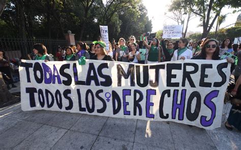 Sep 18, 2014 · profesor de historia de la universidad hebrea de jerusalén, el autor, que se había doctorado con una tesis sobre las memorias de los soldados medievales, nos presenta ahora un ensayo divulgativo. Marchan cientos por derechos de la mujer - Diario de ...
