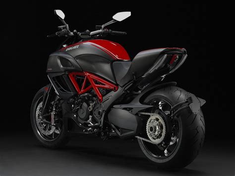 The second generation diavel debuted as a 2015 model on 3 march 2014 during the volkswagen group. DC RIDERS: 2011 Ducati Diavel Carbon