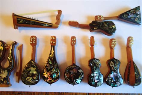 10 Tiny String Instruments Awesome In Wood Inlaid Box All With Doves