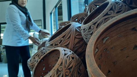 Inovasi Kerajinan Keramik Plered Purwakarta Tarik Pasar Dalam Dan Luar