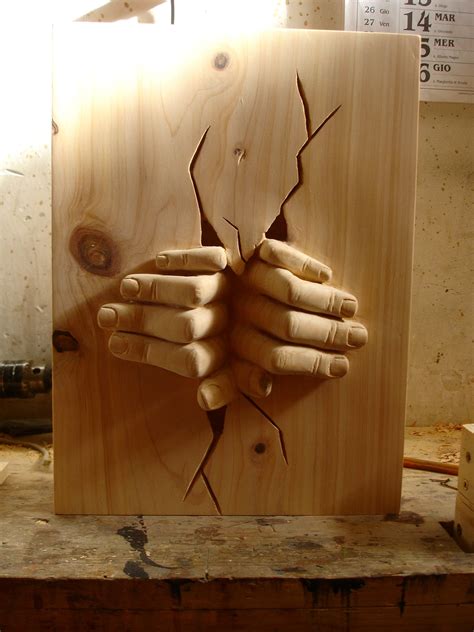 scultura in legno mani che fuoriescono dal muro etsy italia wood carving art unique wood