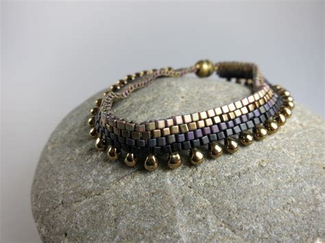 Auf folgender seite erkennen sie, wie kann man ein perlenarmband selber basteln. DIY-Pretiosen.de - Perlenarmband „Schwarz Bronze Mogador"