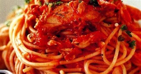Spaghetti merupakan jenis pasta populer yang mudah dipadu padan dengan aneka bahan dan bumbu. RESEP CARA MEMBUAT SPAGHETTII SAUS PEDAS SPESIAL
