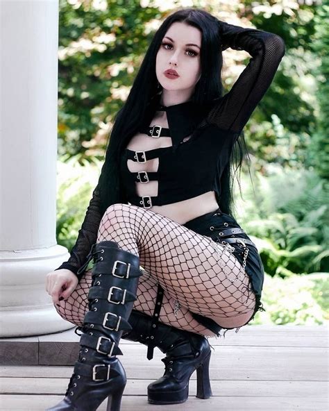 Pin by Leonardo Andrés on Love in Gothic style clothing Gothic outfits Hot goth girls