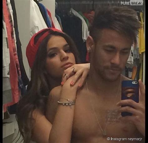 Neymar And Bruna Neymar Jr Bruna Marquezine And Neymar Neymar Girlfriend Cute Soccer Couples