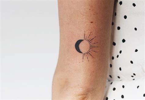 Sun and moon may be one of your ways to remind yourself to balance extremes of your emotions. Sun and Moon tattoos: Meanings and Reasons to get them ...