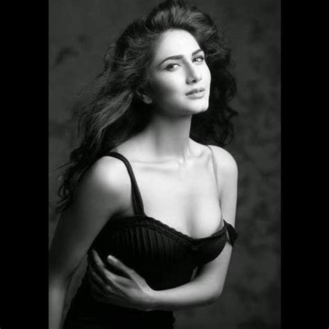 Vaani Kapoor Hot And Sexy Pictures