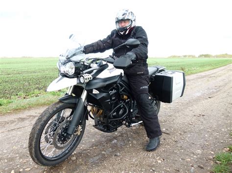 The tiger 800xc is basically an uprated tiger 800, with 45mm forks, longer suspension travel at both ends, a lower seat and a number of other small. Test Triumph Tiger 800 XC ABS: An der Engländerin ist ...