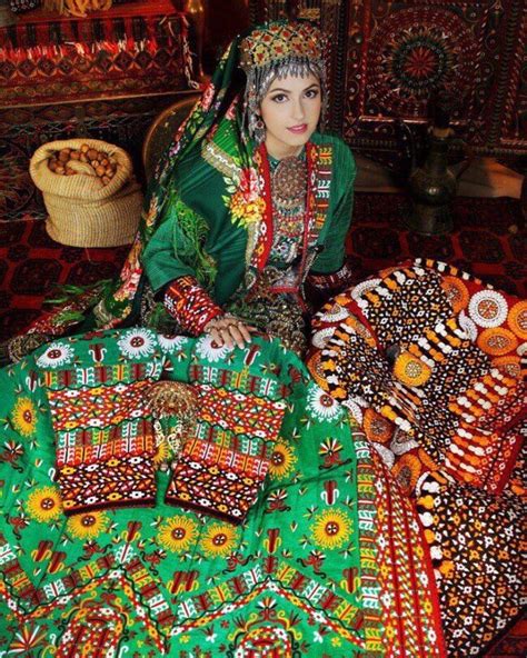 Pin by Rahmad on TURKMEN Туркменистан Turkmen Traditional dresses