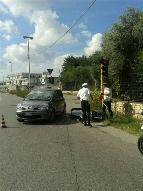 A youth who has recently graduated can't find a job. Ragazzo del pony express in coma travolto in scooter a un ...
