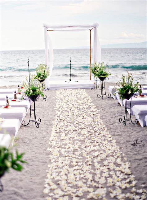 From seashell bouquets to starfish decorations to exiting your reception on a boat, there are so many fantastic ideas that will only work at this idyllic setting. Best Beach Wedding Aisle Decoration Showing Romantic and ...