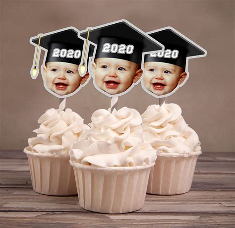 Pin Em Topper De Bolo Graduation Cupcake Toppers Girls Graduation My