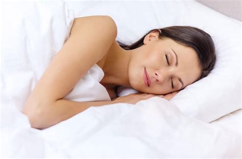 Ways Sleeping Naked Improves Your Health