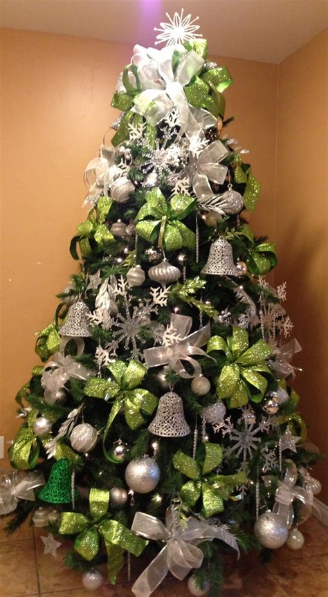 Modern christmas tree decorating ideas 2012. Christmas 2012 | Green christmas tree, Easy christmas ...