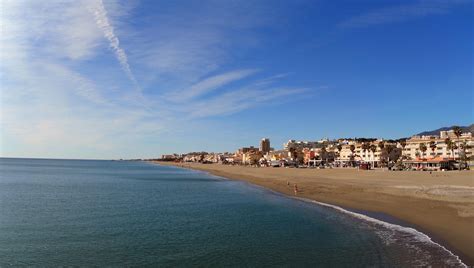 Venta apartamento 2 habitaciónes torremolinos la carihuela a solo 150 metros de la playa piso situado a tan solo 5 minutos andando del puerto de benalmádena, todos los servicios y la playa. Recorriendo las playas de Torremolinos: Playa de la Carihuela