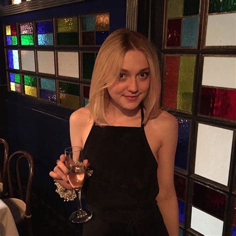 Dakota Fanning Gets Back Together With Her High School Sweetheart Beautifulballad