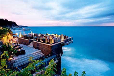 Do you offer any special treatment for marriage proposals? The 5 best bars with a spectacular view around the world