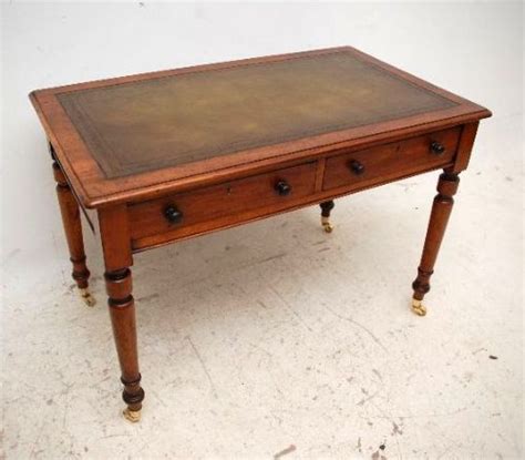Compliments the rest of your furniture and updates your home decor with this a retro industrial computer desk. Antique Victorian Mahogany Leather Top Writing Table Desk | 191611 | Sellingantiques.co.uk