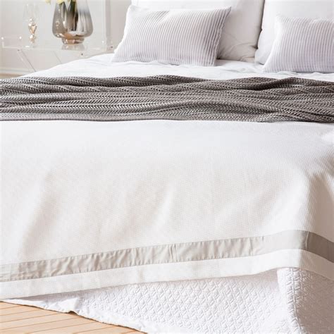 CONTRASTING APPLIQUÉ BEDSPREAD AND CUSHION COVER - Bedspreads - Bedroom | Zara Home Canada | Bed ...