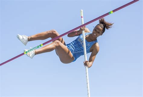 Two Womens Pole Vaulters Qualify For Ncaa West Regional Daily Bruin