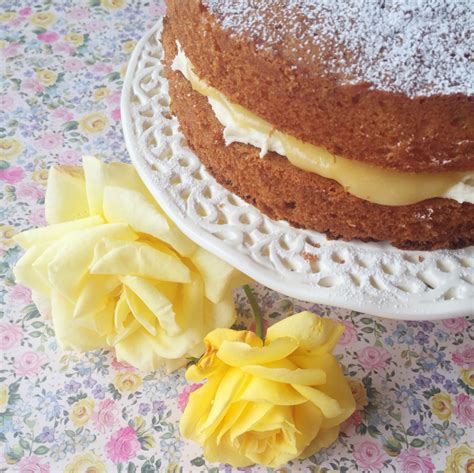 As a ginger addict, i have the addition of the ginger was a triumph, unless you are not a ginger lover that is, and these were even enjoyed by my husband who regular readers will know doe not have a sweet tooth. Mary Berry's Lemon Victoria Sandwich | Berry dessert recipes, Mary berry desserts, British ...