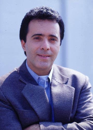 .que conta com tony ramos como um homem que, junto com seu eu mais jovem, relembram a trama se inicia quando o jovem carlos (charles fricks) recebe um pacote. Coronel Boanerges é o personagem de Tony Ramos mais ...